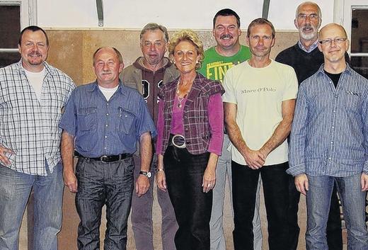 Ehrung beim Athletenclub: Ausgezeichnet wurden vom Vorsitzenden Michael Strauch Erich Wenzel, Horst Gock, Petra Bart, Ralf Schlenz 3. Vorsitzender, Peter Oszmayer, Wolfgang Schilling und Dieter Wehner (von links).